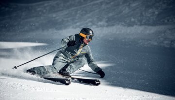 Skifahrer auf einer Skipiste