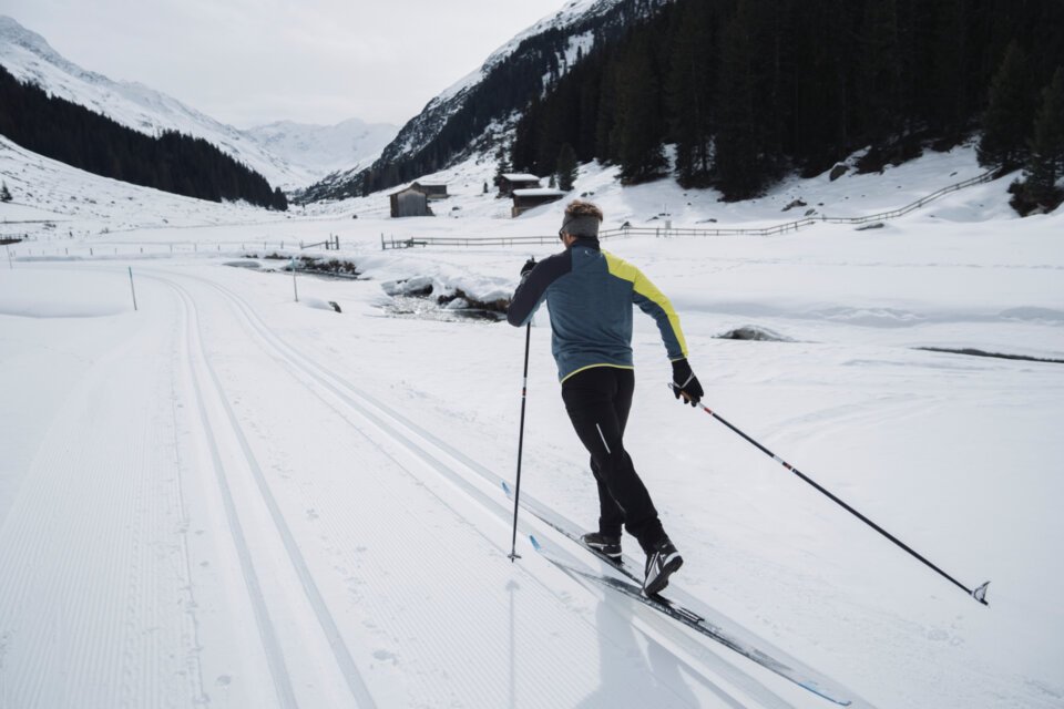 Langläufer in verschneiter Berglandschaft. | © INTERSPORT International Corporation GmbH