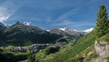 Panorama einer Berglandschaft mit Dorf im Tal | © © Ötztal Tourismus | Alexander Lohmann